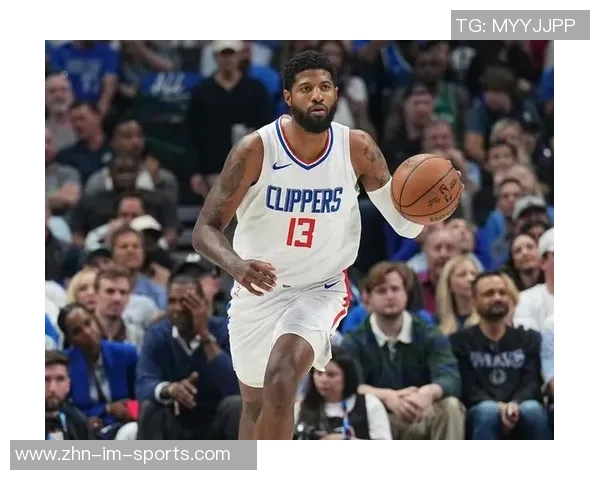 保罗现场观战快船与掘金激烈对决两支顶级球队的精彩较量 保罗现场观战快船与掘金激烈对决两支顶级球队的精彩较量