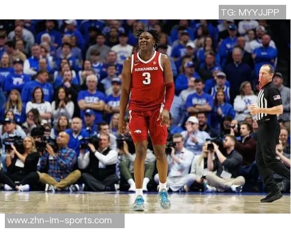 黄蜂正式签约NCAA得分王埃里克狄克逊前湖人球员重返赛场 黄蜂正式签约NCAA得分王埃里克狄克逊前湖人球员重返赛场