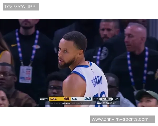 库里弧顶接球失去重心却依然精准命中布朗尼面前三分球 库里弧顶接球失去重心却依然精准命中布朗尼面前三分球