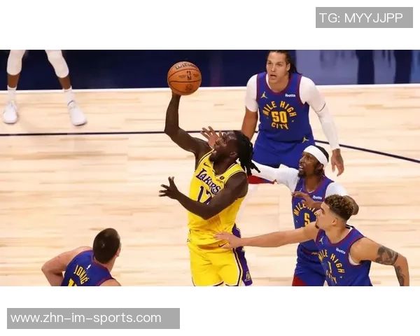 小斯重返赛场展现壮实身材太阳揭幕战再现昔日小霸王风采 小斯重返赛场展现壮实身材太阳揭幕战再现昔日小霸王风采